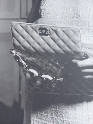 Karl Lagerfeld - Fotolitho Guinevere van Seenus Chanel 1996 kaufen? Bieten Sie von 85!