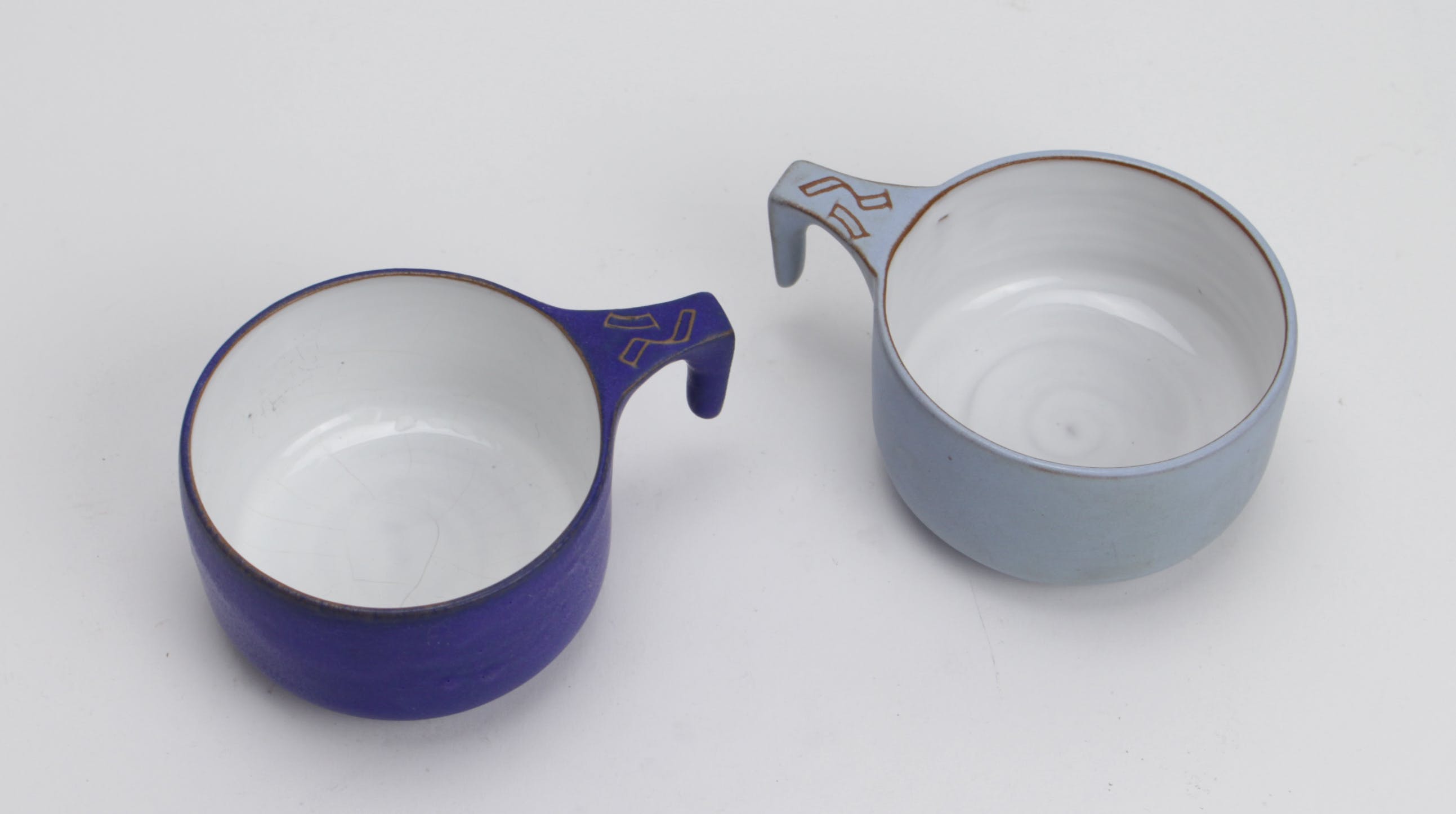 Plateelbakkerij Ram - 2 aardewerk koppen kopen? Bied vanaf 7!