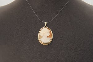 2293b - Antieke 14 karaat geel-gouden Camee hanger - dame en profil - gekeurd kopen? Bied vanaf 70!