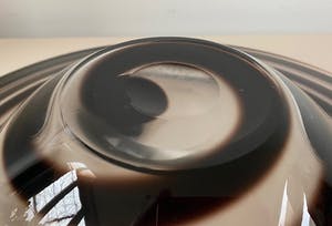 Niet of onleesbaar gesigneerd - Grote hand geblazen glazen schaal kopen? Bied vanaf 1!