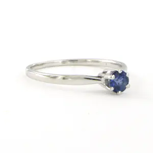 14k gouden solitaire ring met saffier tot. 0.26ct - 1.5 gram - ringmaat 17.25/54 kopen? Bied vanaf 140!