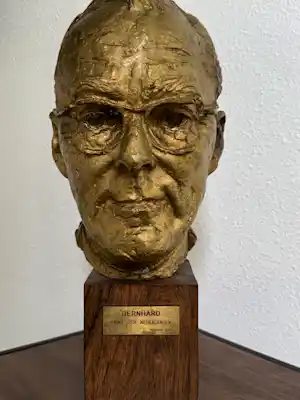 Willem Verbon - Brons Willem Verbon- portretbuste Prins Bernhard der Nederlanden kaufen? Bieten Sie von 1500!
