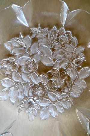 Walther glas - Grote Waaierschaal - kristalglas met floraal decor in reliëf en gepatineerd kopen? Bied vanaf 1!