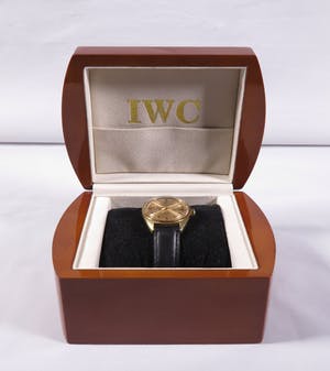 IWC - Electronic 18K Goud, Zwitsers herenhorloge met zwart lederen band kopen? Bied vanaf 1600!
