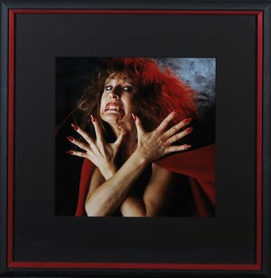 Paul Huf - Foto, Liesbeth List als vampier - Ingelijst kopen? Bied vanaf 1!