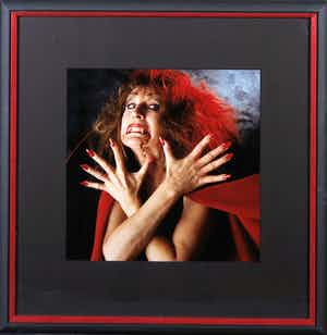 Paul Huf - Foto, Liesbeth List als vampier - Ingelijst verkocht voor € 1!