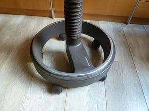 Niet of onleesbaar gesigneerd - Siemens draaibare ergonomische designstoel (tandarts/lab.stoel/kruk) kopen? Bied vanaf 1!