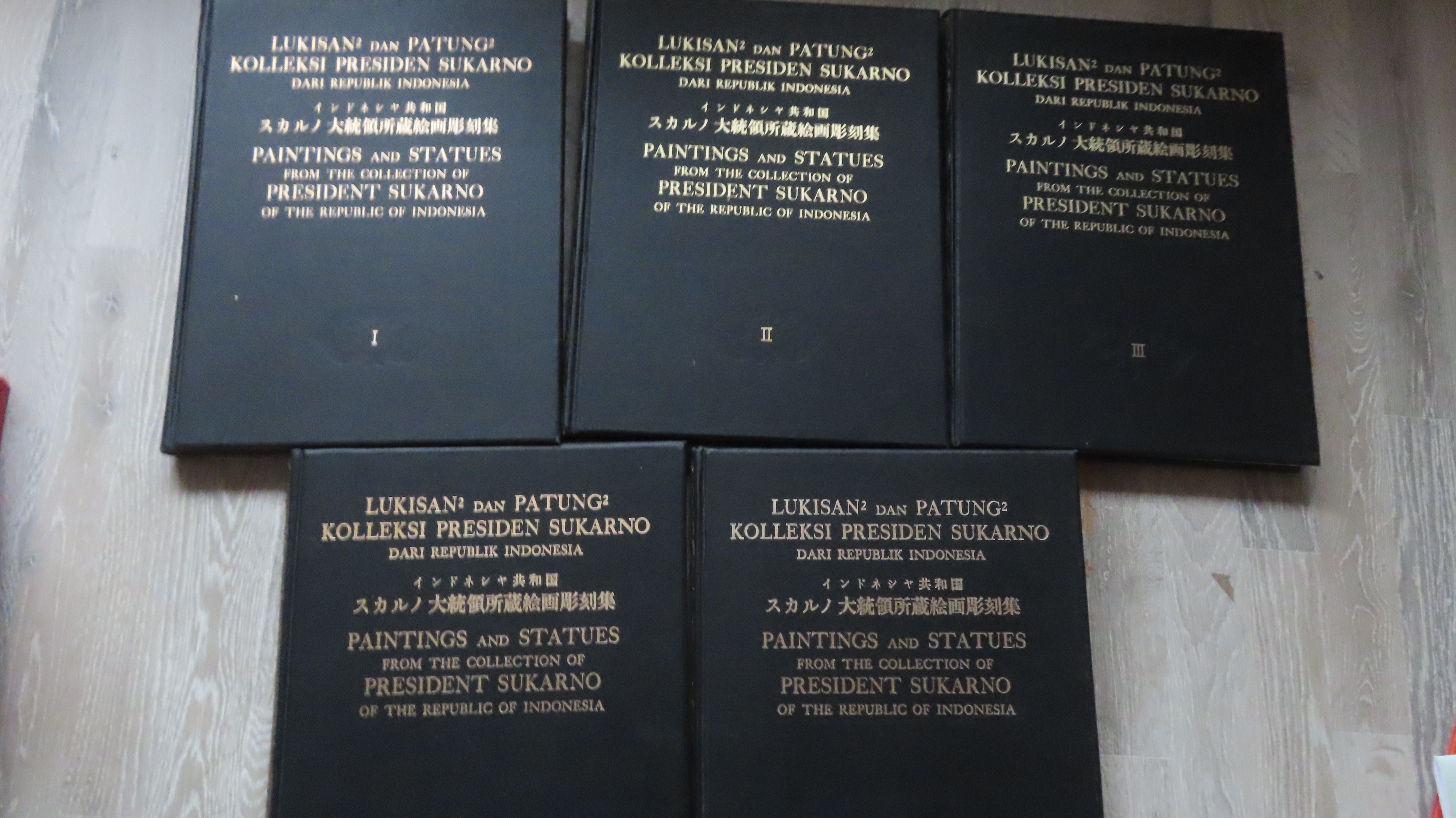 Buy Diverse kunstenaars - Paintings and Statues from the Collection of Soekarno? Bid from 175!