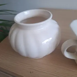 Plateelbakkerij Zenith - Twee bizare kleine vazen kopen? Bied vanaf 40!