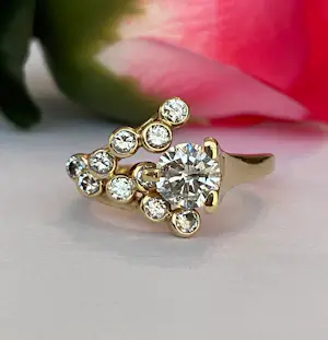 AcheterVintage cocktailring van 18 karaat geelgoud met diamanten? Enchérissez de 1500!