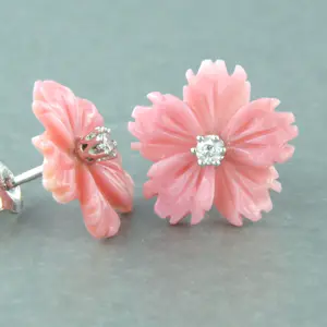 18k gouden oorknoppen met roze agaat en briljant geslepen diamant 0.08ct kopen? Bied vanaf 210!