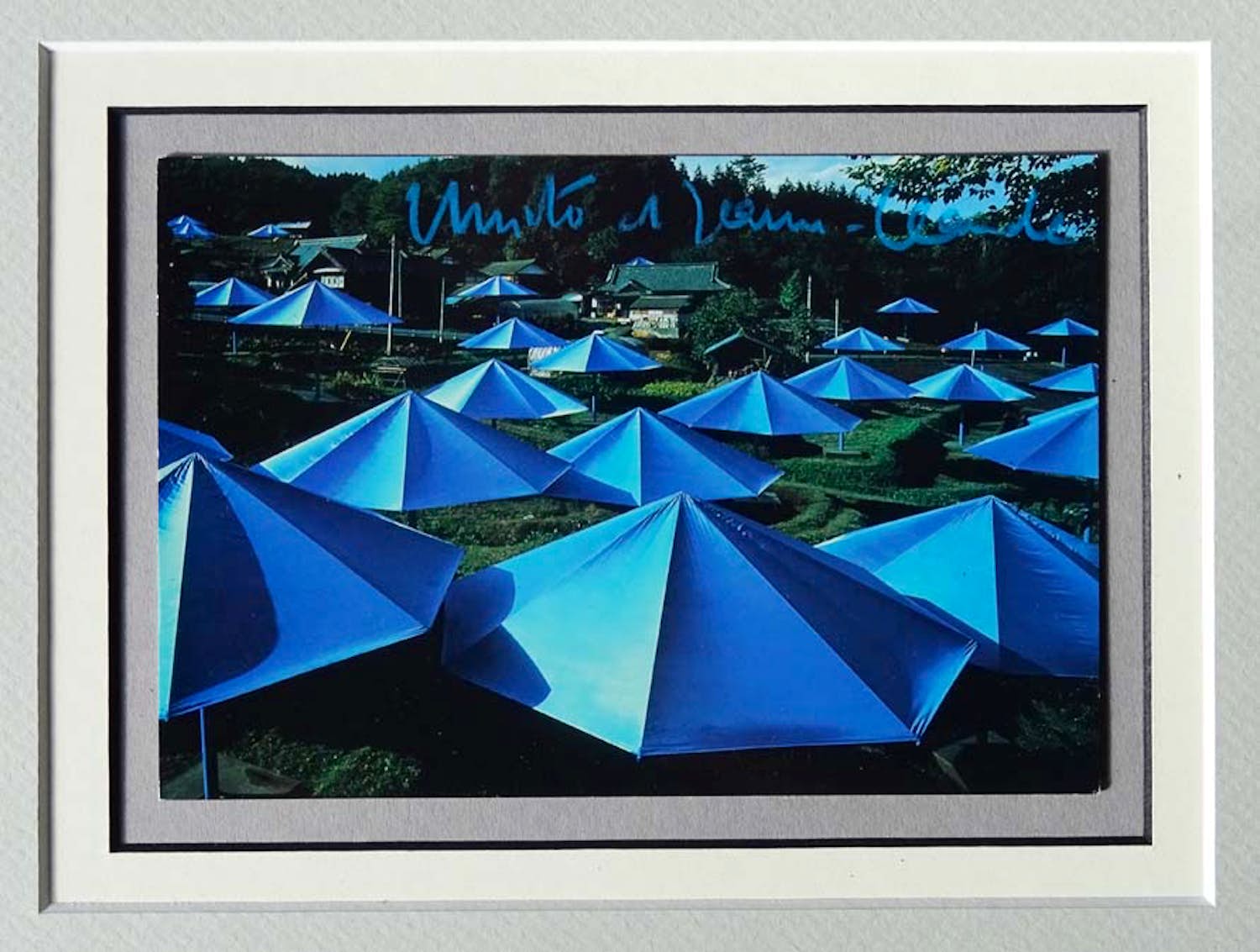 Christo - Project The Blue Umbrellas Japan - 1984/91 - handgesigneerd -ready to frame verkocht voor € 129!