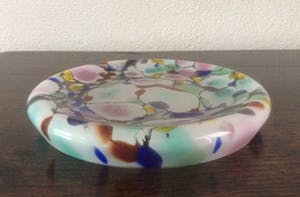 H.J. Richartz - TWEE KLEURRIJKE GLAZEN SCHALEN kopen? Bied vanaf 32!