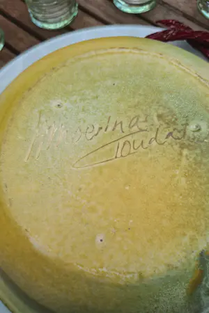 Adrie Moerings - - COLLECTABLE - Hand gedraaide aardewerken schaal en hand gesigneerd. kopen? Bied vanaf 25!