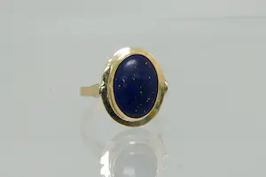 85-  Klassiek model 18krt gouden ring met ovalen lapis lazuli edelsteen kopen? Bied vanaf 100!