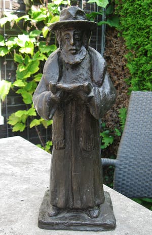 Niet of onleesbaar gesigneerd - Lezend Rabbi met wetsrol kopen? Bied vanaf 1!