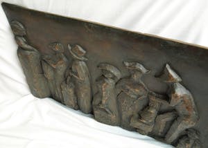 Carla Commijs - Bronzen plaquette, “Wachten in de rij....” – gesigneerd – 19 kg kaufen? Bieten Sie von 425!