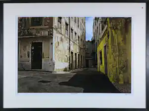 Arnoud van den Brink - Foto, Back street alfama - Ingelijst verkauft für € 80!