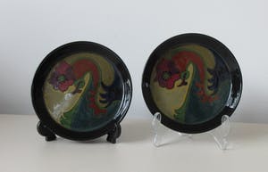 Plateelbakkerij Zuid-Holland - Twee glansplatelen schotels uit 1922 kopen? Bied vanaf 35!