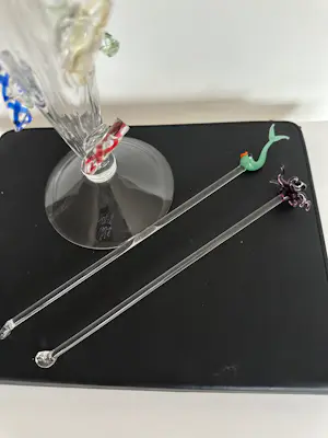 Borek Sipek - 2 sierglazen met ornamenten in diverse kleuren. kopen? Bied vanaf 195!