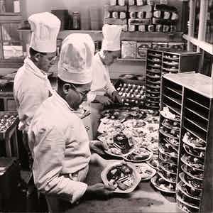 Paul Huf - C-Print met Dibond, Mise-en-place verkocht voor € 1!