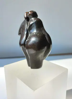 Ati Emmerik - Man en vrouw, bronzen beeld op perspex sokkel kopen? Bied vanaf 195!