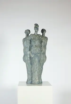 Henriette Hemels - Keramieken beeld, Maskers af (met sokkkel) kopen? Bied vanaf 1!