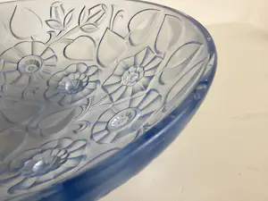 Niet of onleesbaar gesigneerd - Art Deco schaal met bloemen motief kopen? Bied vanaf 1!