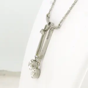 Platina collier met een middenstuk met roos single cut diamanten tot 0.92ct kopen? Bied vanaf 760!