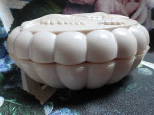 Curt Schlevogt - roze zeepdoos gedecoreerd met vredes duiven kopen? Bied vanaf 1!