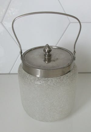 Niet of onleesbaar gesigneerd - Antieke Friese glazen koekjespot met vernikkelde montuur kopen? Bied vanaf 10!