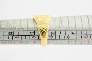 139- Massief zo goed als nieuwe 18 krt geel gouden Surinaamse vriendschaps-ring kopen? Bied vanaf 310!