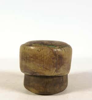 Niet of onleesbaar gesigneerd - Aardewerk, Geglazuurd dekselpotje verkocht voor € 1!