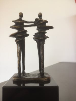 Brons (Onbekend) - Twee vriendinnen kopen? Bied vanaf 35!