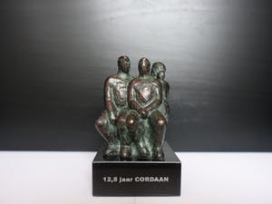 Karin Beek - "Familie" in brons kopen? Bied vanaf 50!