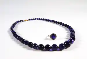 Amethist collier met 14 kt. witgouden ring bezet met diamant en amethist verkocht voor € 300!