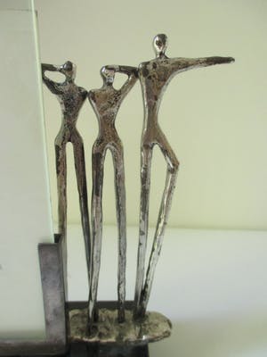 Corry Ammerlaan - Fotolijst met de sculptuur 'Visie' van een verzilverde legering kopen? Bied vanaf 20!