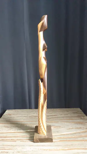 Niet of onleesbaar gesigneerd - Abstract coromandel beeld van staande vrouw kopen? Bied vanaf 10!