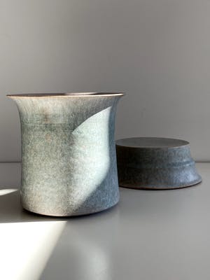 Anne van der Waerden - Beker op voet kopen? Bied vanaf 350!