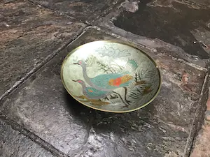 Niet of onleesbaar gesigneerd - Geëmailleerde schaal kopen? Bied vanaf 1!