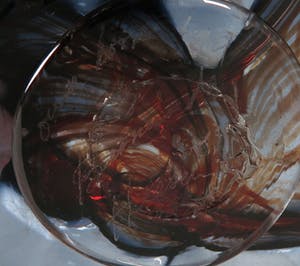 Bernard Heesen - Glas, Staalblauwen vaas met roodbruine glasslierten kopen? Bied vanaf 400!