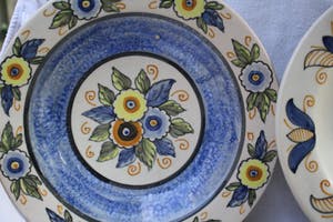 Niet of onleesbaar gesigneerd - Drie Prachtige Keramische Zeer Oude Borden gemaakt in Talaverda (Spanje) en Ver kopen? Bied vanaf 1!