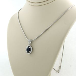 14K Goud - witgouden collier met hanger bezet met diamanten en saffier kopen? Bied vanaf 440!