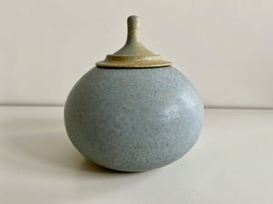 Natascha Zaludova - dekselvaasje van Natascha Zaludova kopen? Bied vanaf 100!