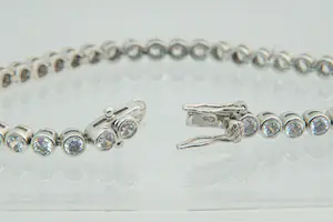 77 - Elegante 1e geh.  Zilveren armband "tennis" model - ca. 50 zirkonia's kopen? Bied vanaf 40!