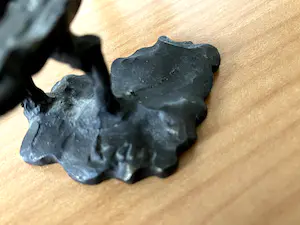 Corry Ammerlaan - Prachtig zwaar beeld " MAN OP BANK " kopen? Bied vanaf 45!