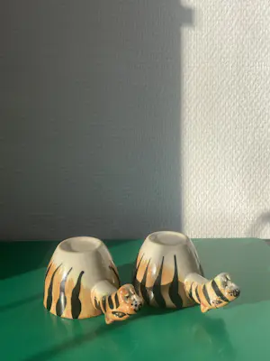 Niet of onleesbaar gesigneerd - Tijgerkopjes (espresso- of theekopjes) van Master Strong Stoneware kopen? Bied vanaf 1!