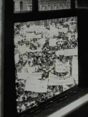 Bert Verhoeff - Foto , Demonstratie verpleegkundigen Binnenhof Den Haag , 1 maart 1989 kopen? Bied vanaf 100!