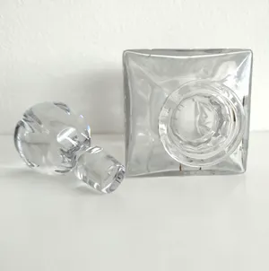 Niet of onleesbaar gesigneerd - schitterende karaf, bewerkt kristal, gemerkt kopen? Bied vanaf 1!