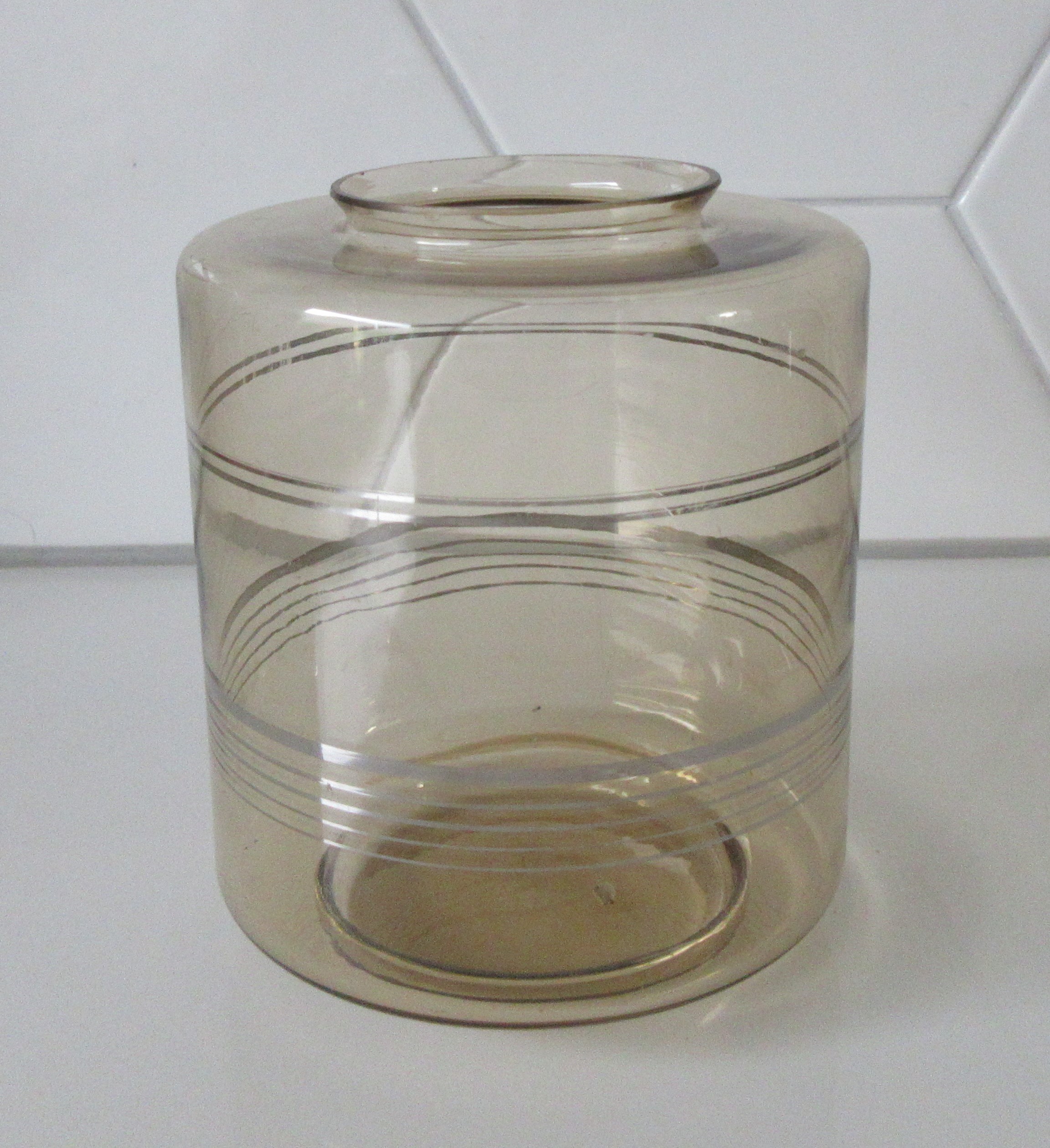 Niet of onleesbaar gesigneerd - Art deco Belgische rookglazen vaas (tonnetje) kopen? Bied vanaf 1!